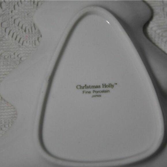 Lovely Matching Set of 4 Porcelain Christmas Items with Holly Motif - Picture 4 of 7